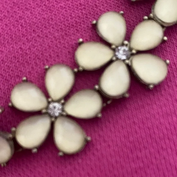 Gold Tone Floral Statement Necklace White Petal Bib 19” Bridal Wedding Guest - Picture 2 of 3